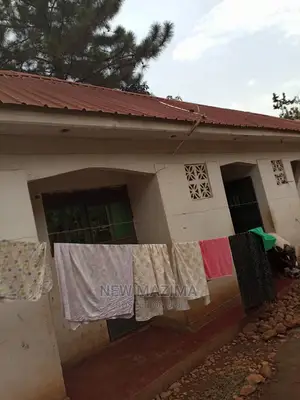 4bdrm House in Salaama Kabuma Zone, Central Division for Sale