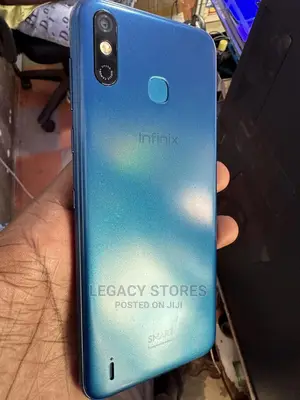 Photo - Infinix Smart 4 16 GB Blue