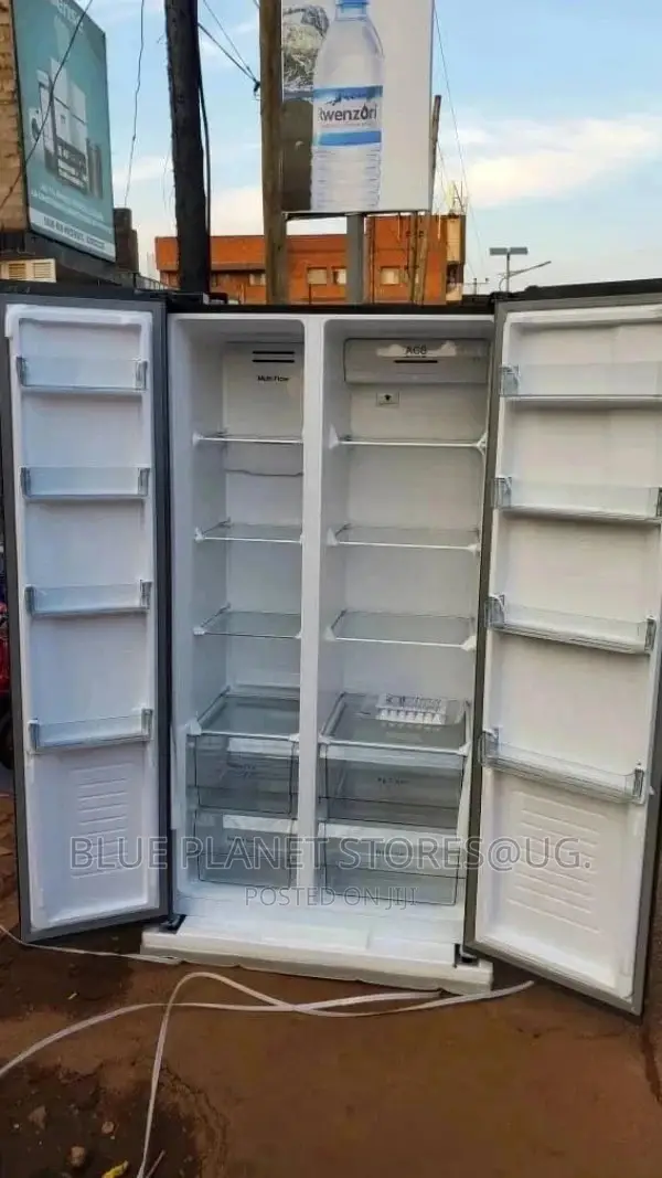 SPJ 719L French Doors Refrigerators With a Water Dispenser