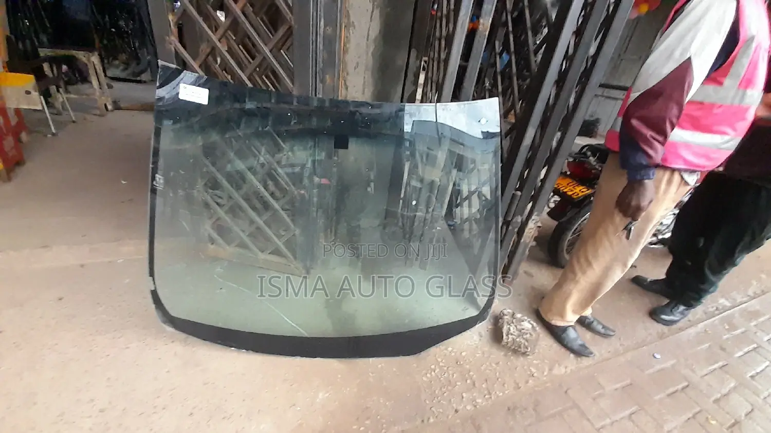 Windscreen Selling, Fixing and Crack Stopping.