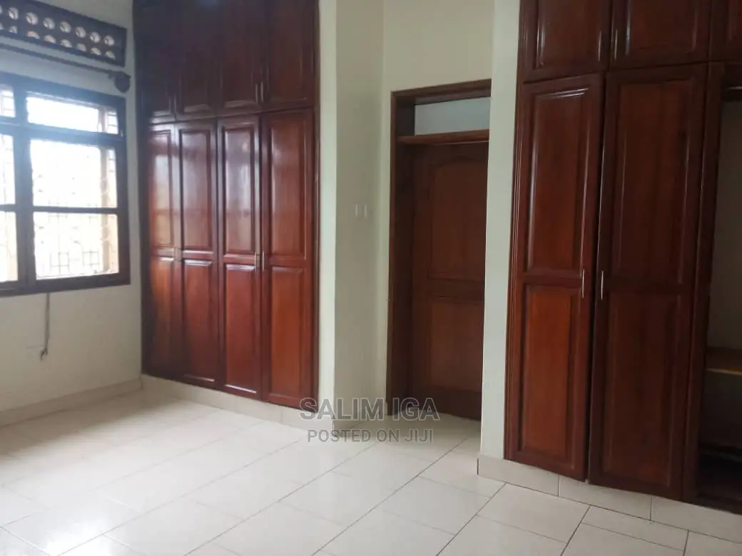 4bdrm Bungalow in Kololo Property, Central Division for Rent