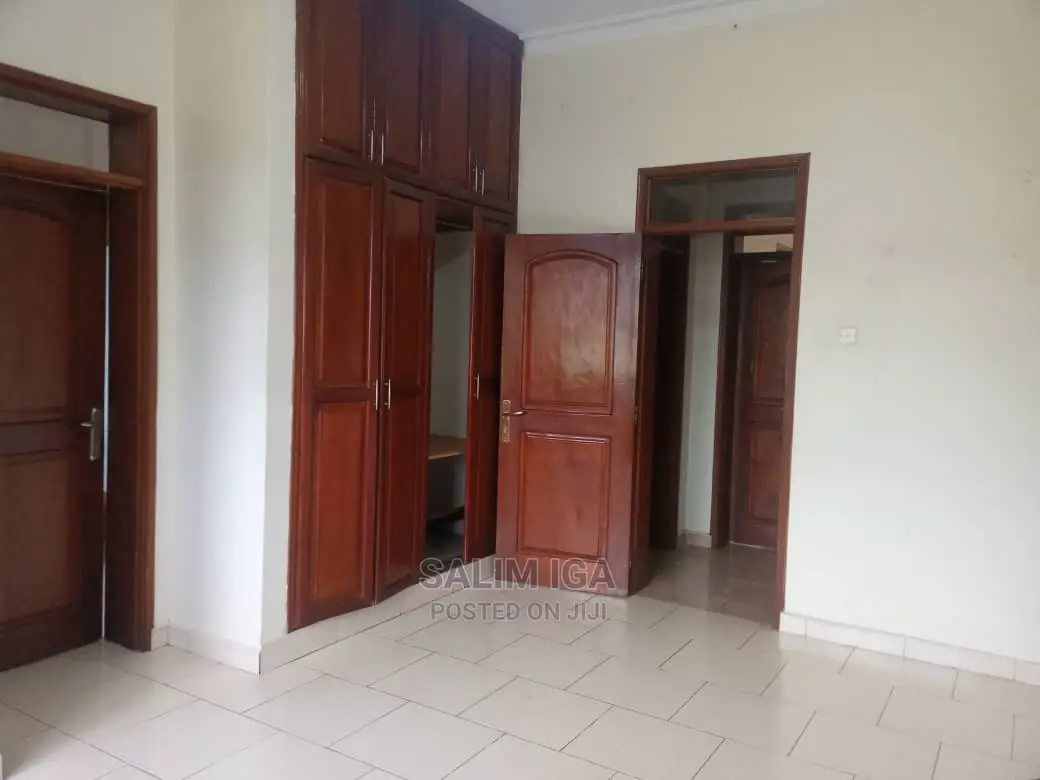 4bdrm Bungalow in Kololo Property, Central Division for Rent