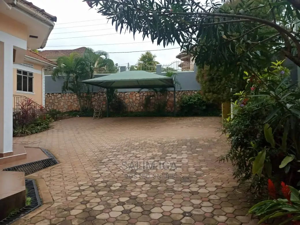 4bdrm Bungalow in Kololo Property, Central Division for Rent