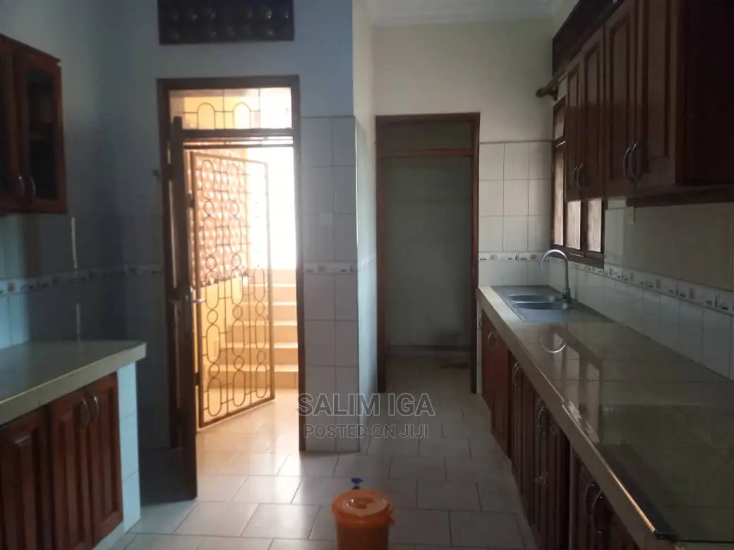 4bdrm Bungalow in Kololo Property, Central Division for Rent