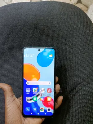 Photo - Xiaomi Redmi Note 11 128 GB Silver