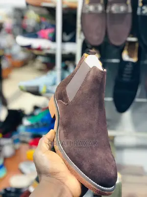 Original Classic Men’S Clarks Suede Chelsea Boots