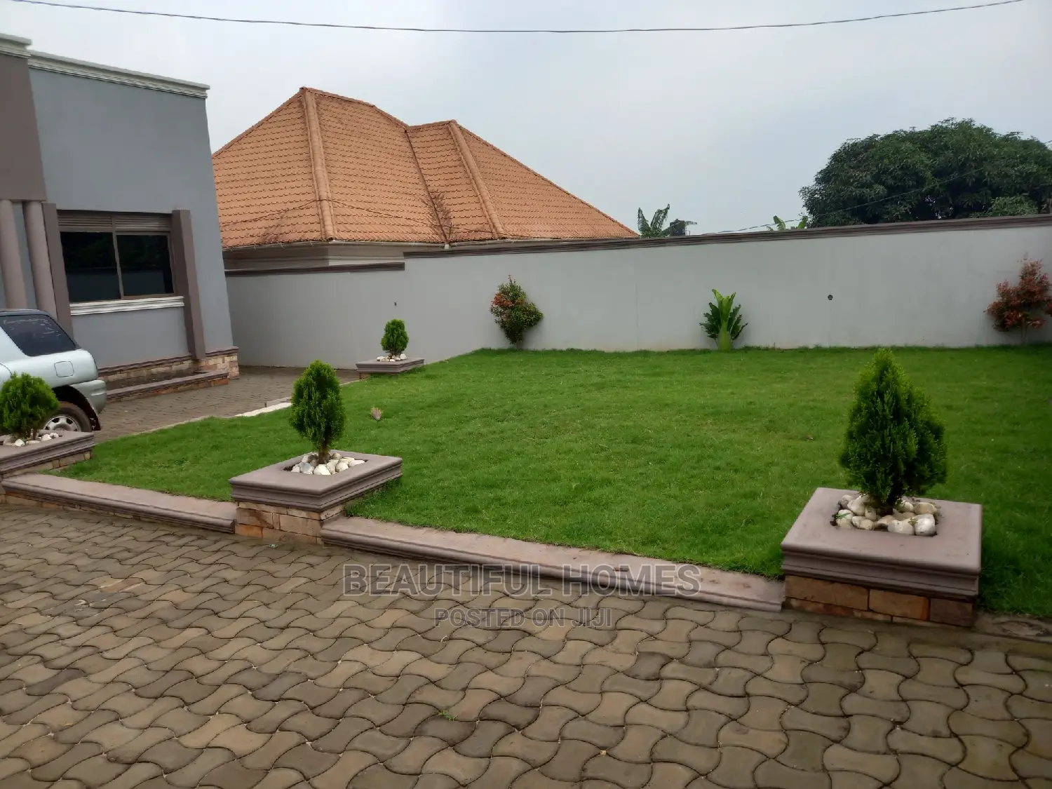 Furnished 4bdrm House in Kira for Sale