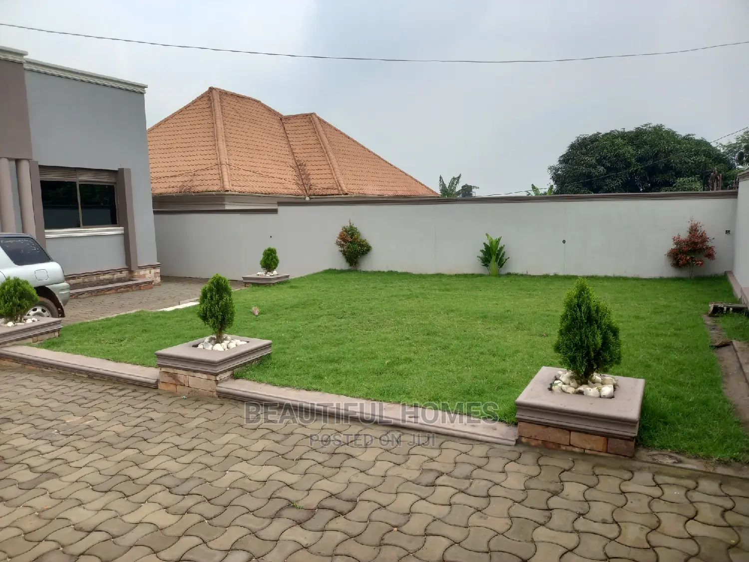 Furnished 4bdrm House in Kira for Sale