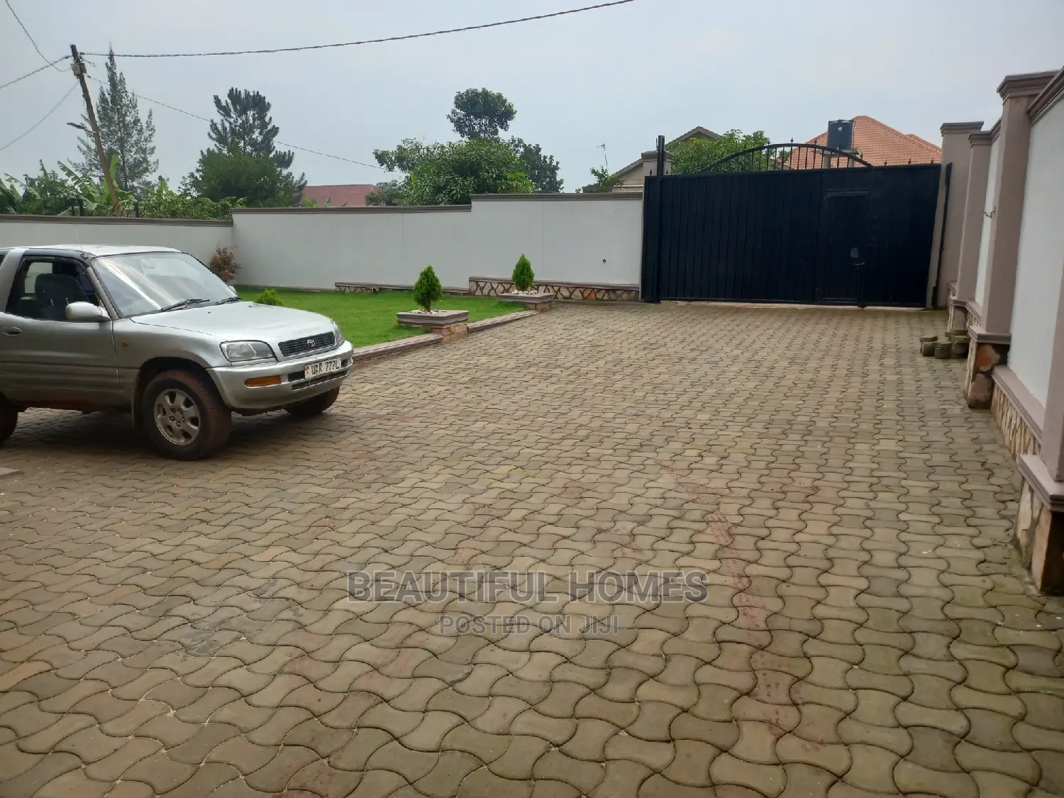 Furnished 4bdrm House in Kira for Sale