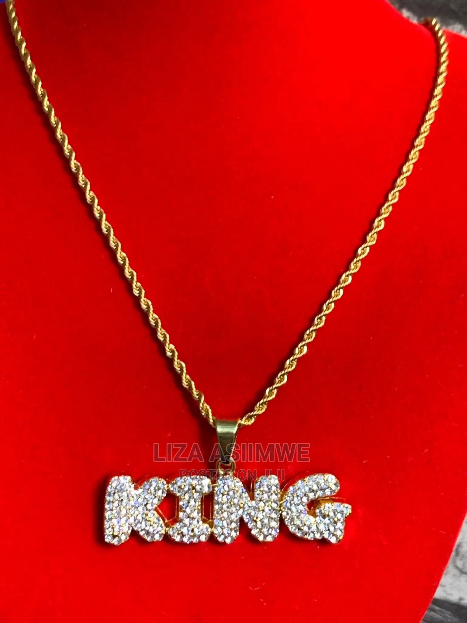Simple Necklaces With a Unique Pendant (King)
