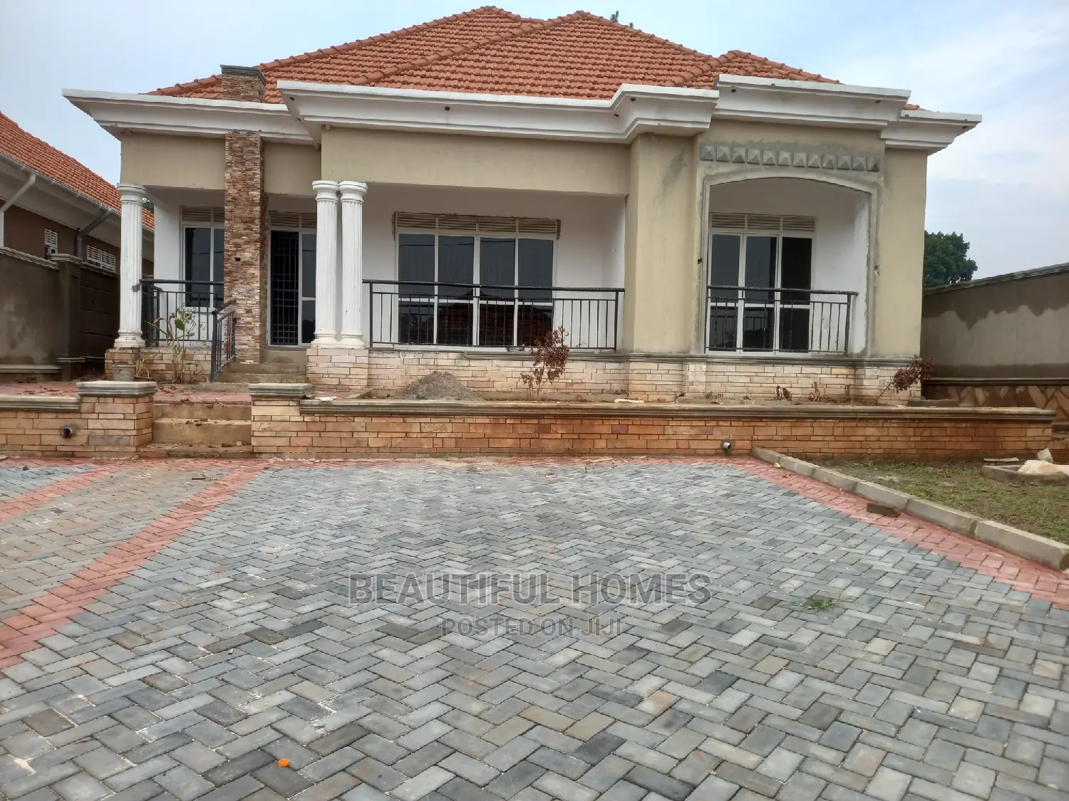 Furnished 4bdrm Bungalow in Kira for Sale