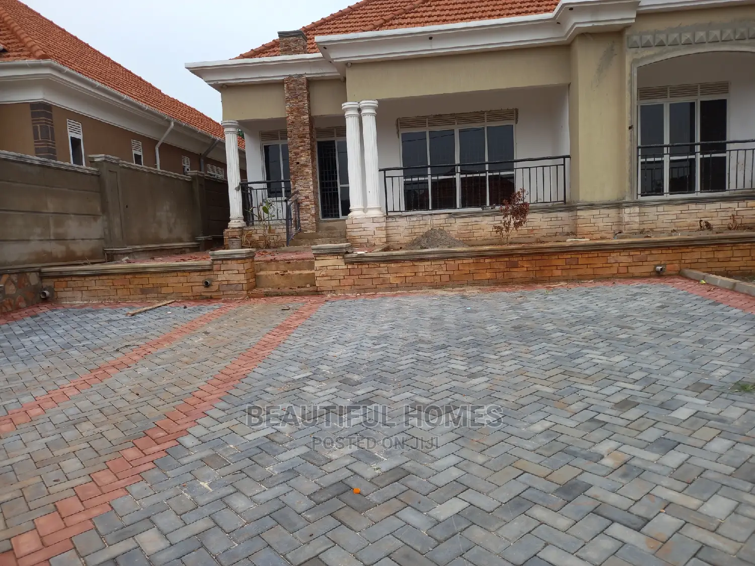 Furnished 4bdrm Bungalow in Kira for Sale