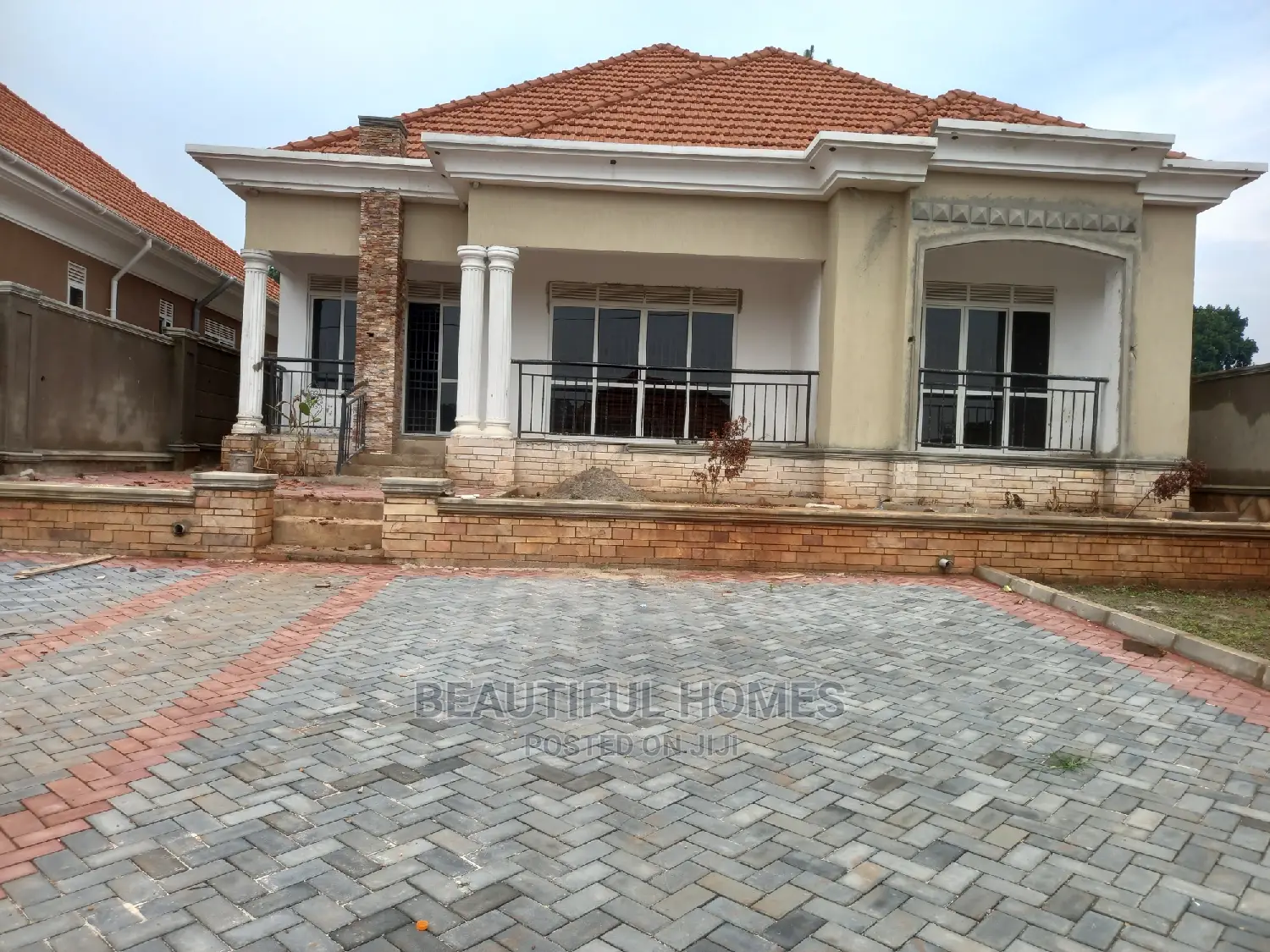 Furnished 4bdrm Bungalow in Kira for Sale