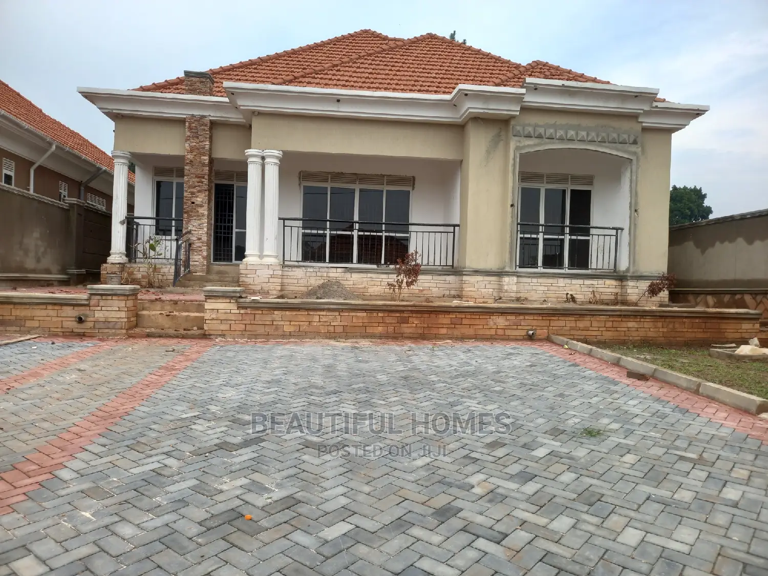 Furnished 4bdrm House in Kira Posh for Sale
