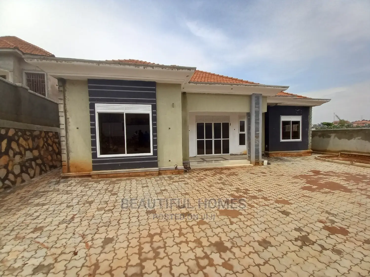 Furnished 4bdrm House in Kira for Sale