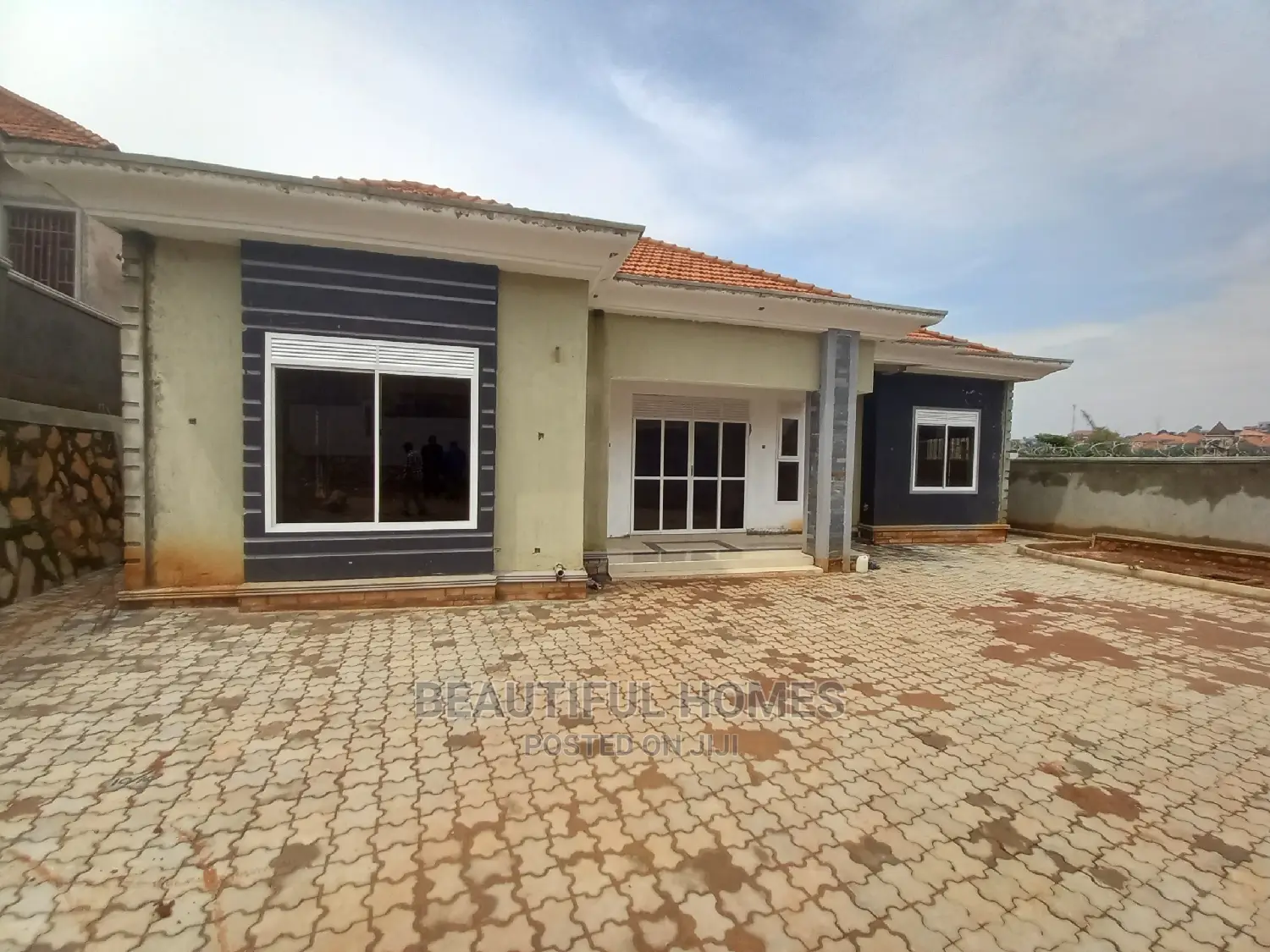 Furnished 4bdrm House in Kira for Sale