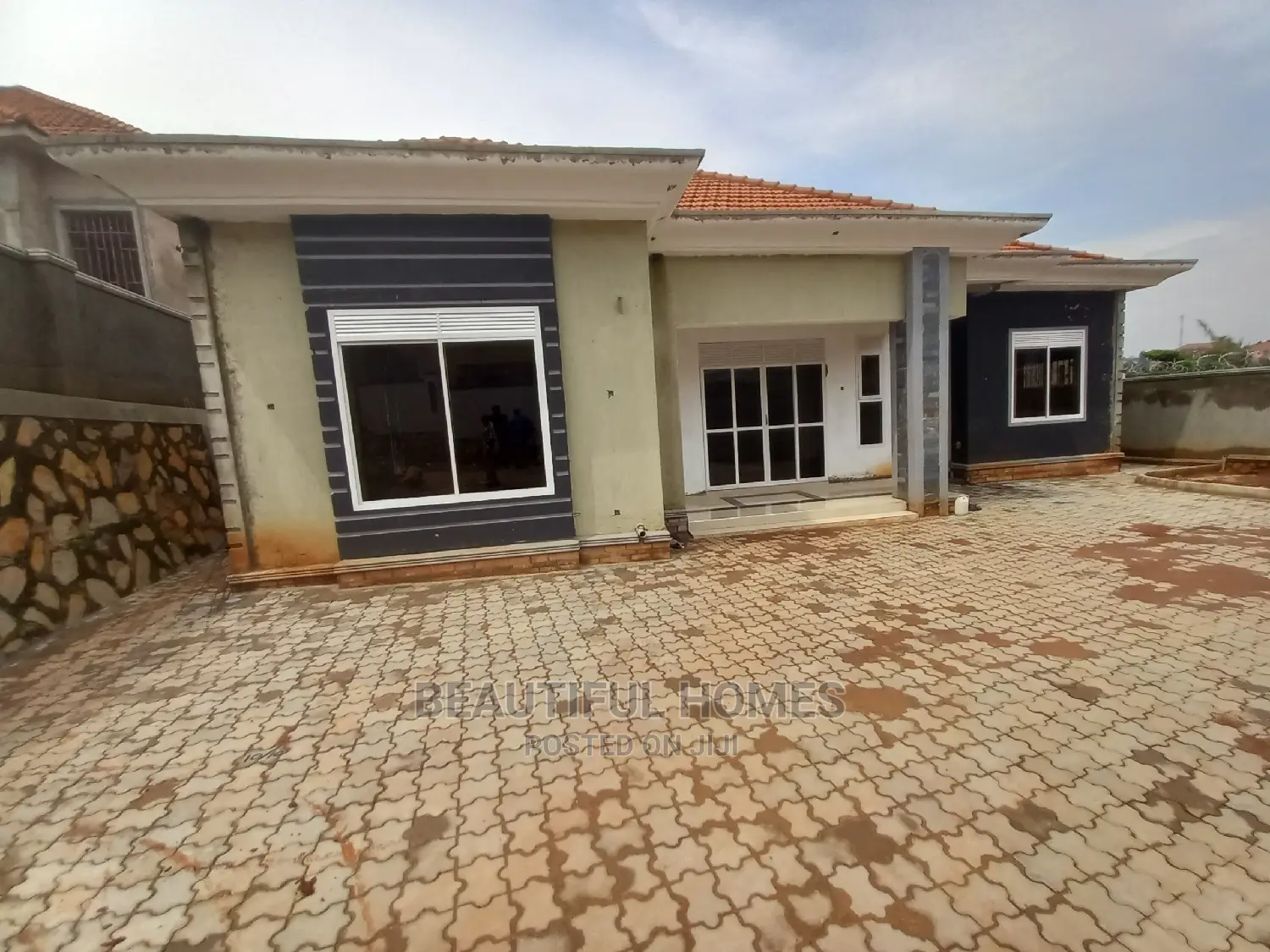 Furnished 4bdrm House in Kira for Sale