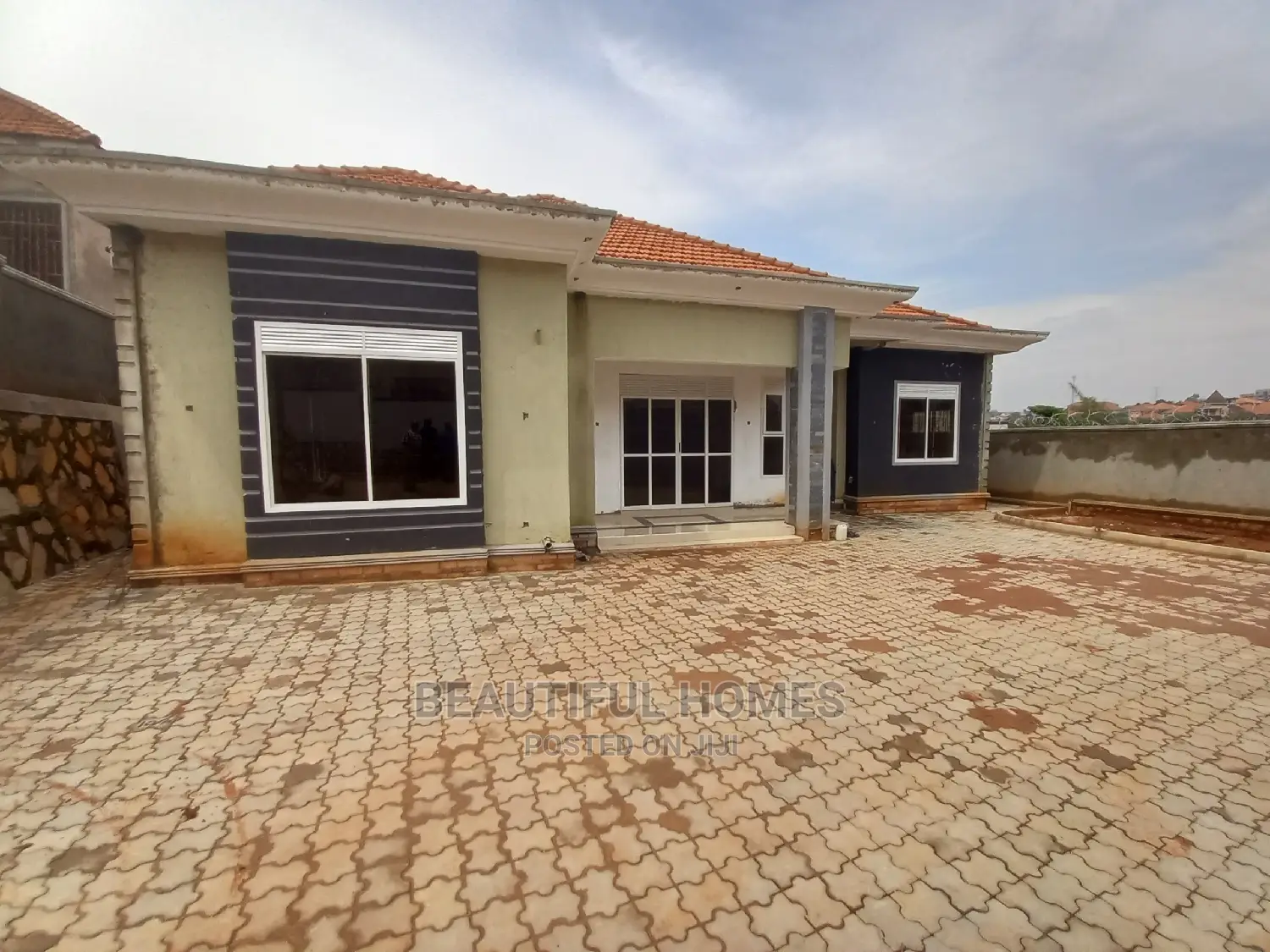 Furnished 4bdrm House in Kira for Sale