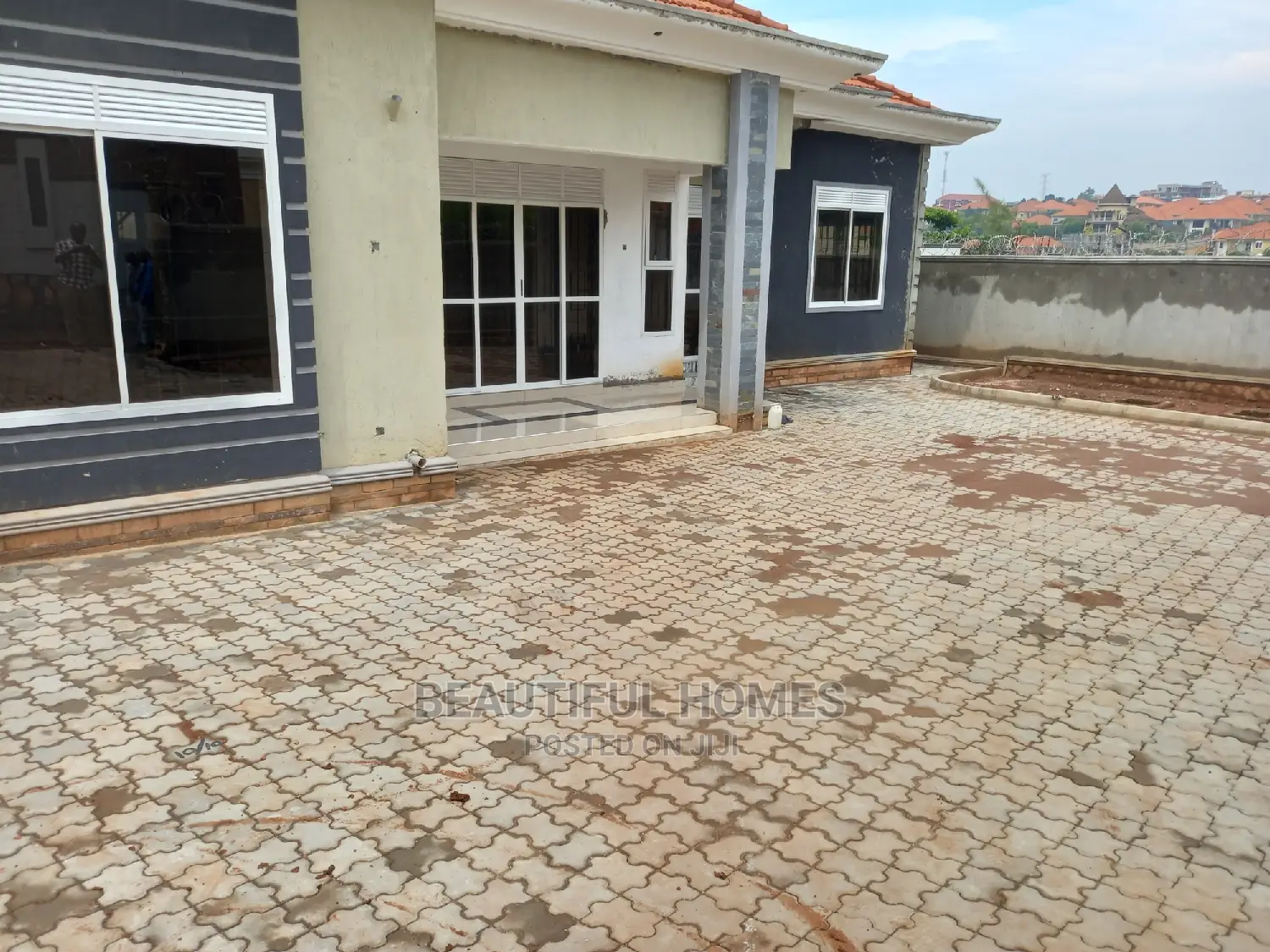 Furnished 4bdrm House in Kira for Sale