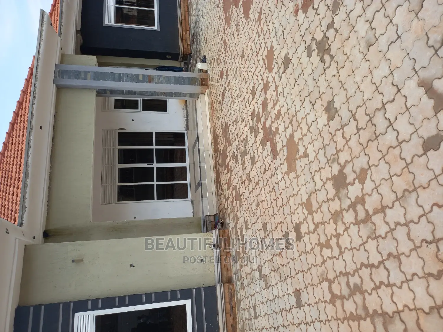 Furnished 4bdrm Bungalow in Kira for Sale
