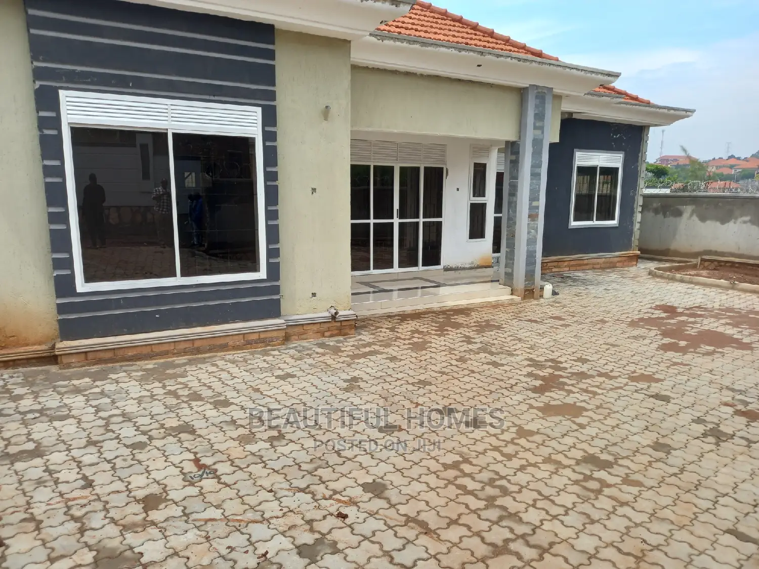 Furnished 4bdrm Bungalow in Kira for Sale