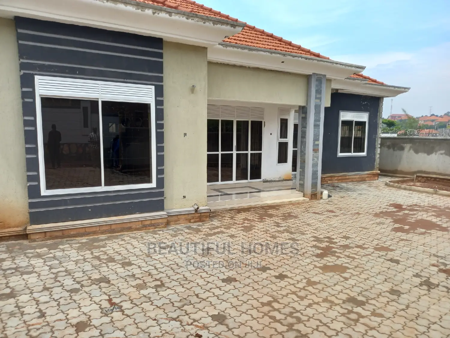 Furnished 4bdrm Bungalow in Kira for Sale