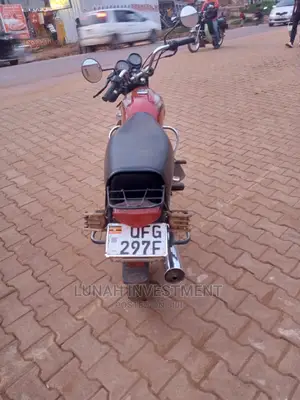 New Bajaj Boxer 2021 Orange