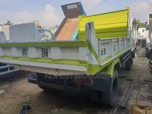Isuzu Dumper