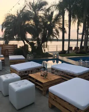 Pallet Chairs and Table Call
