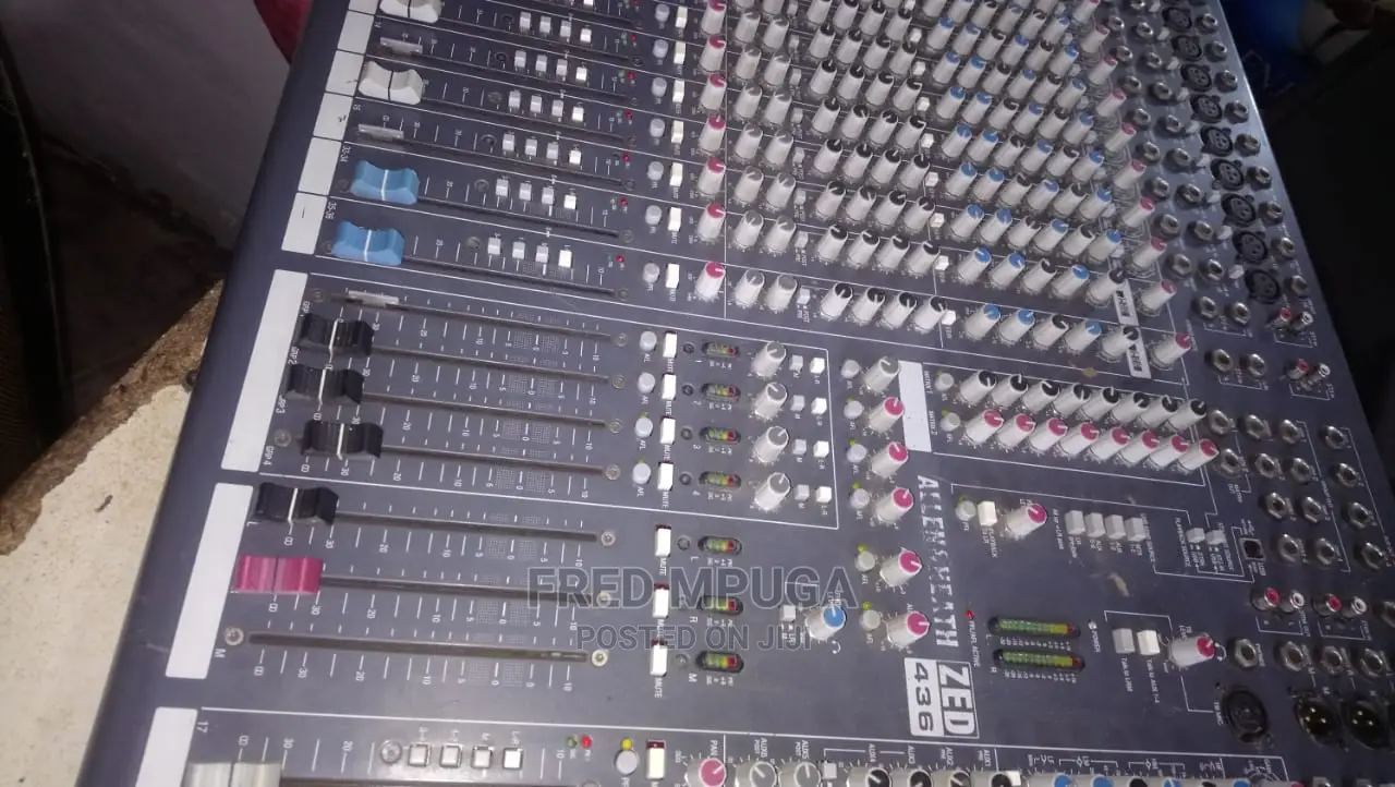 32 Channels Mixer Allen and Heath