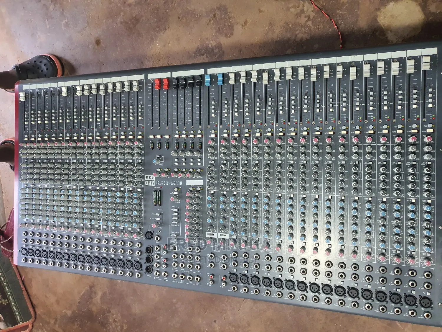 32 Channels Mixer Allen and Heath