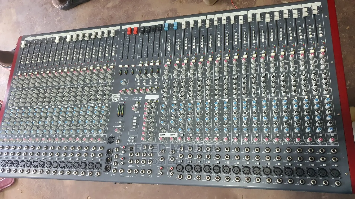 32 Channels Mixer Allen and Heath