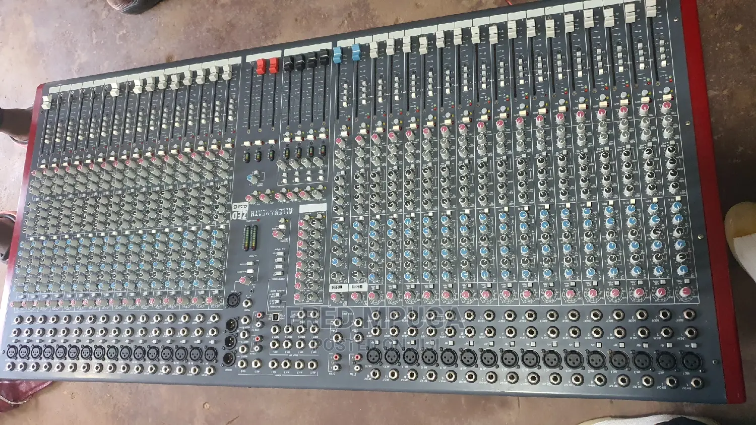 32 Channels Mixer Allen and Heath