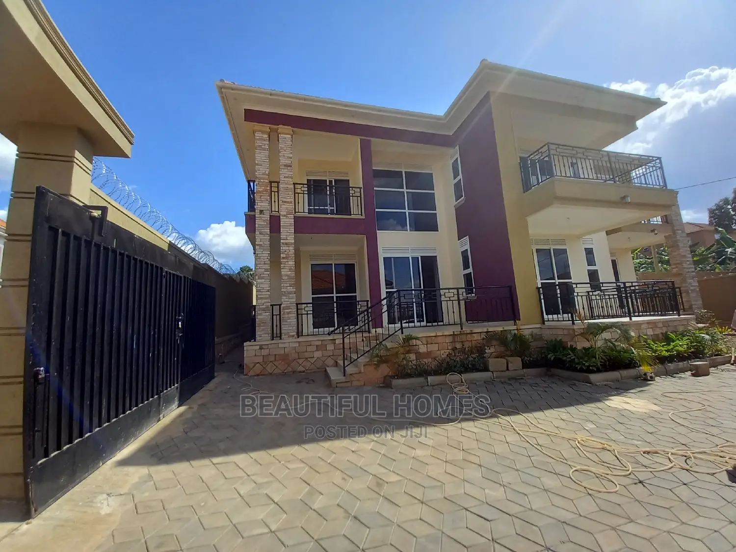 Furnished 6bdrm Mansion in Kira Mansions for Sale