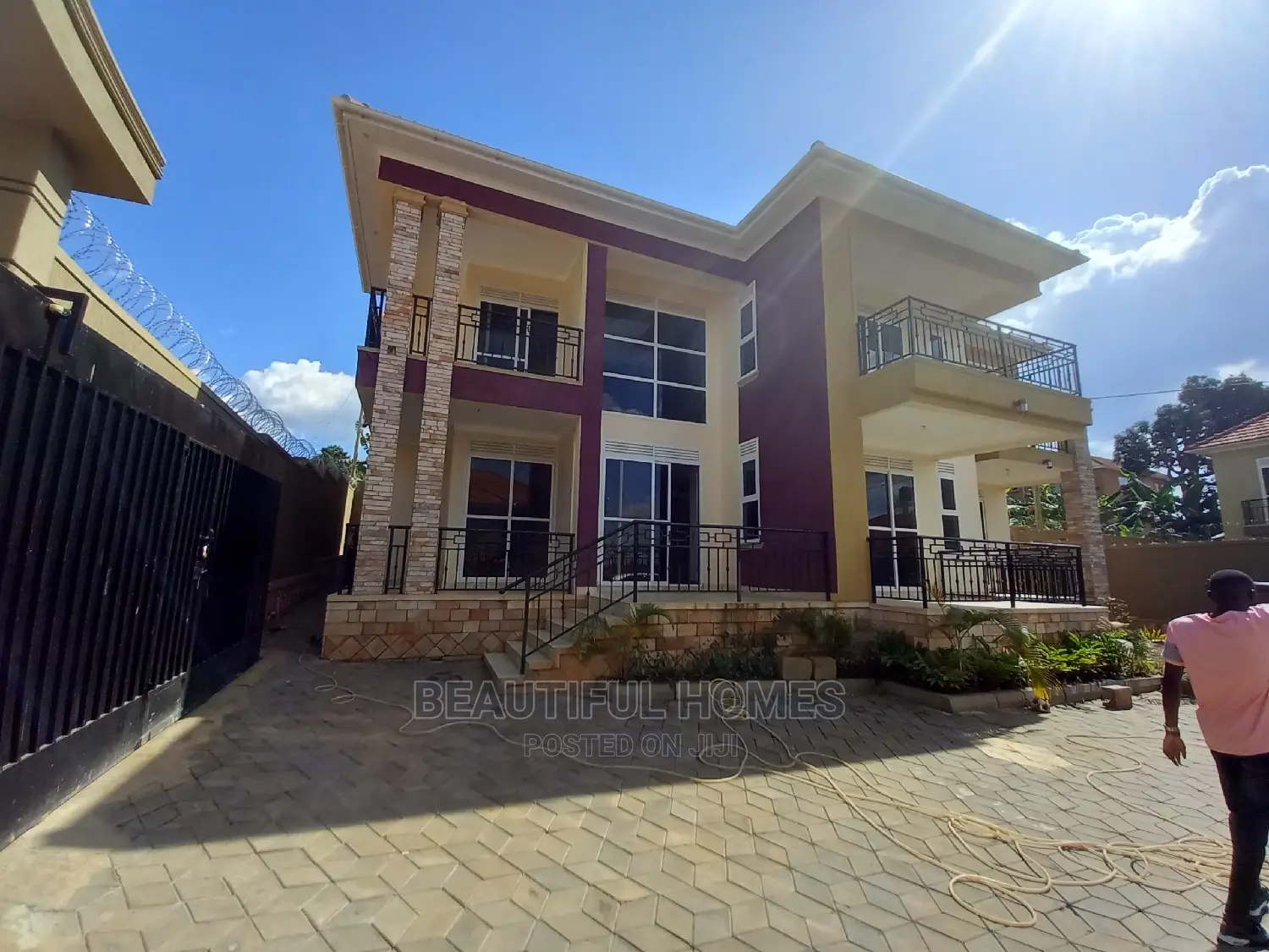 Furnished 6bdrm Mansion in Kira Mansions for Sale
