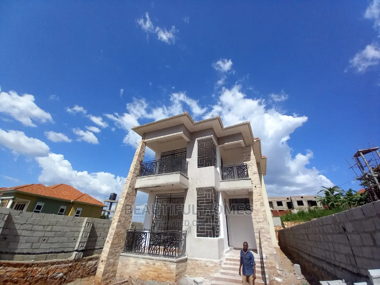 Furnished 4bdrm Duplex in Kira Mamerito for Sale