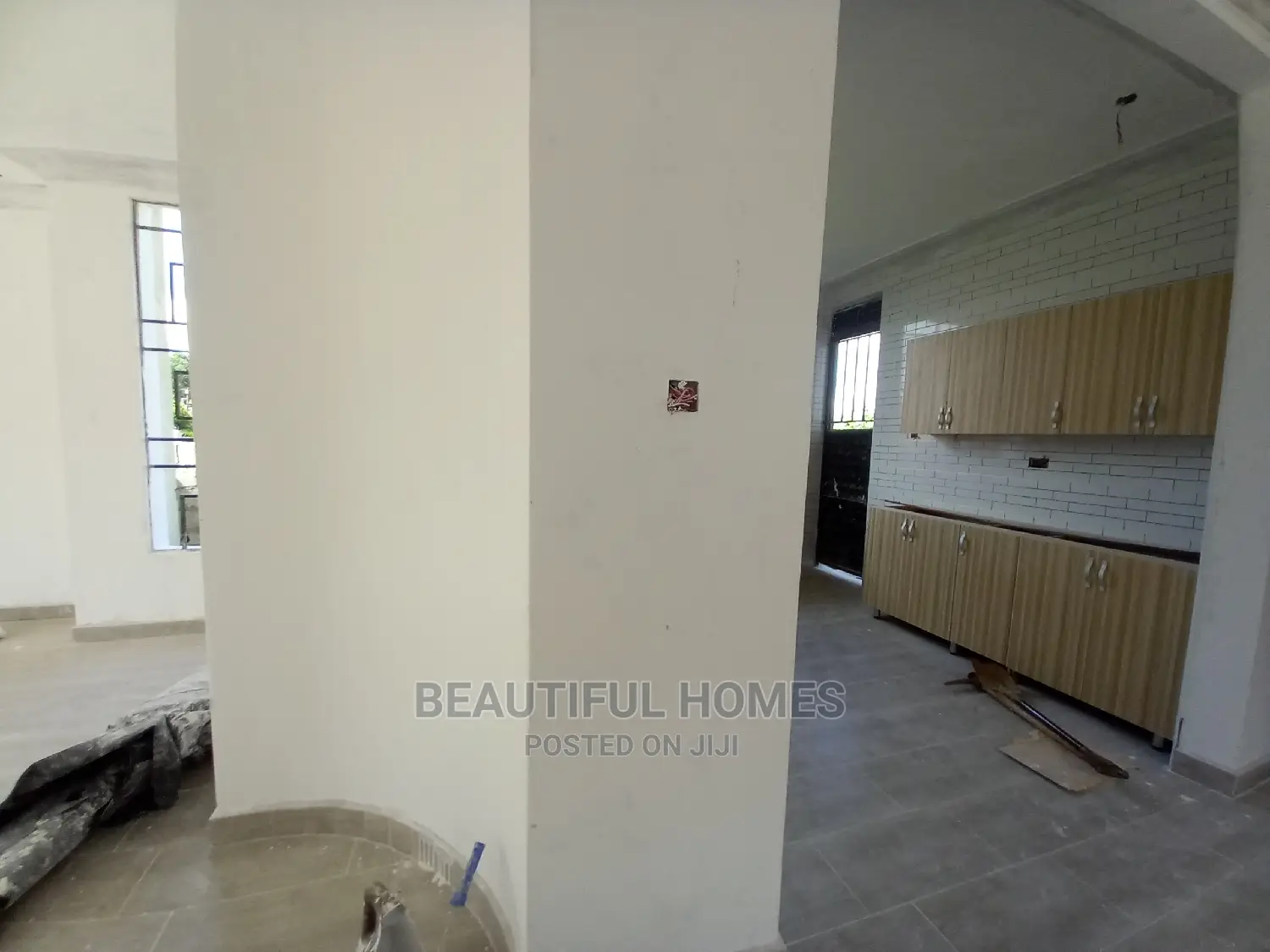 Furnished 4bdrm Mansion in Kira for Sale
