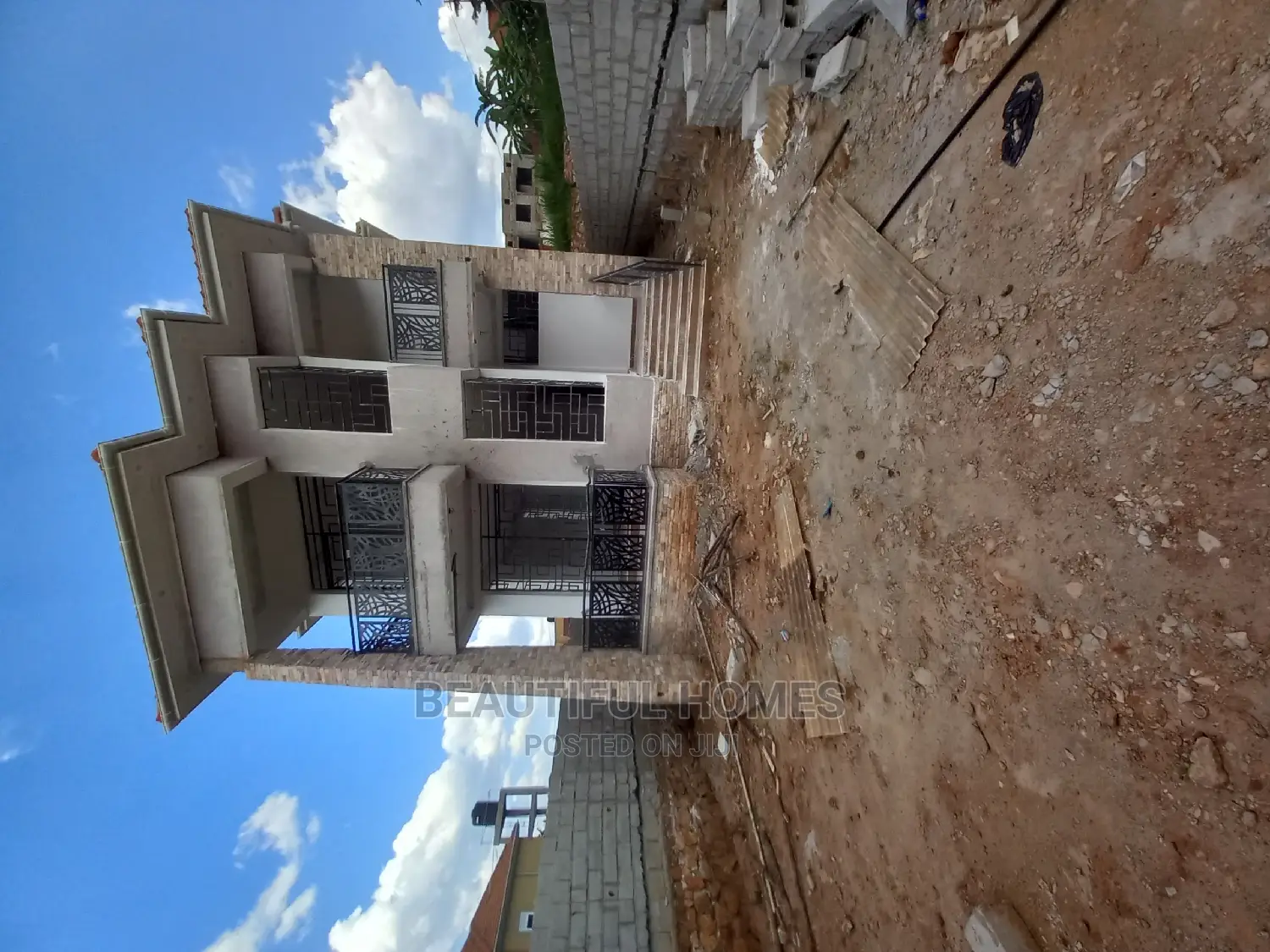 Furnished 4bdrm Mansion in Kira for Sale