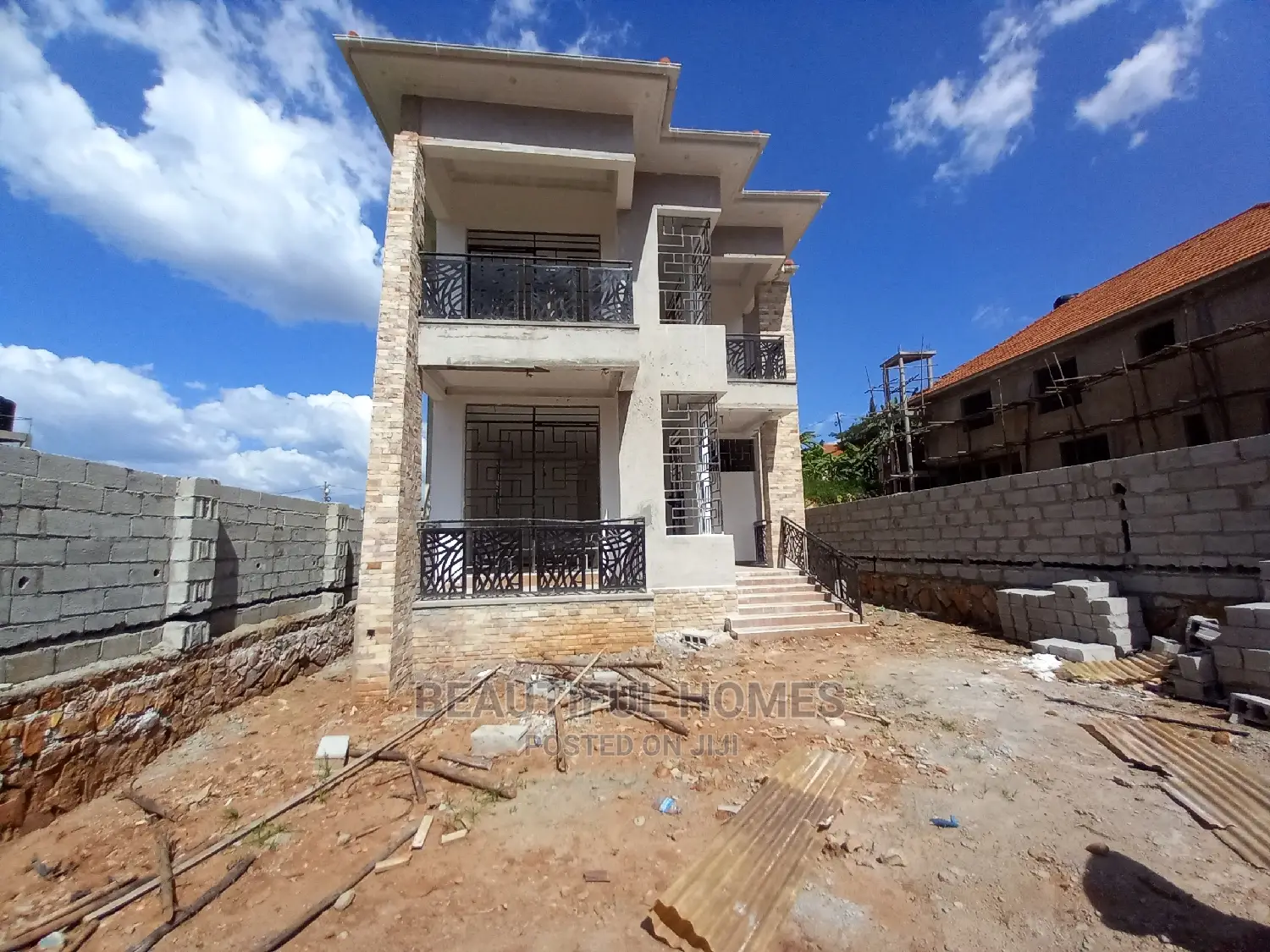 Furnished 4bdrm Maisonette in Kira Gated Estate for Sale