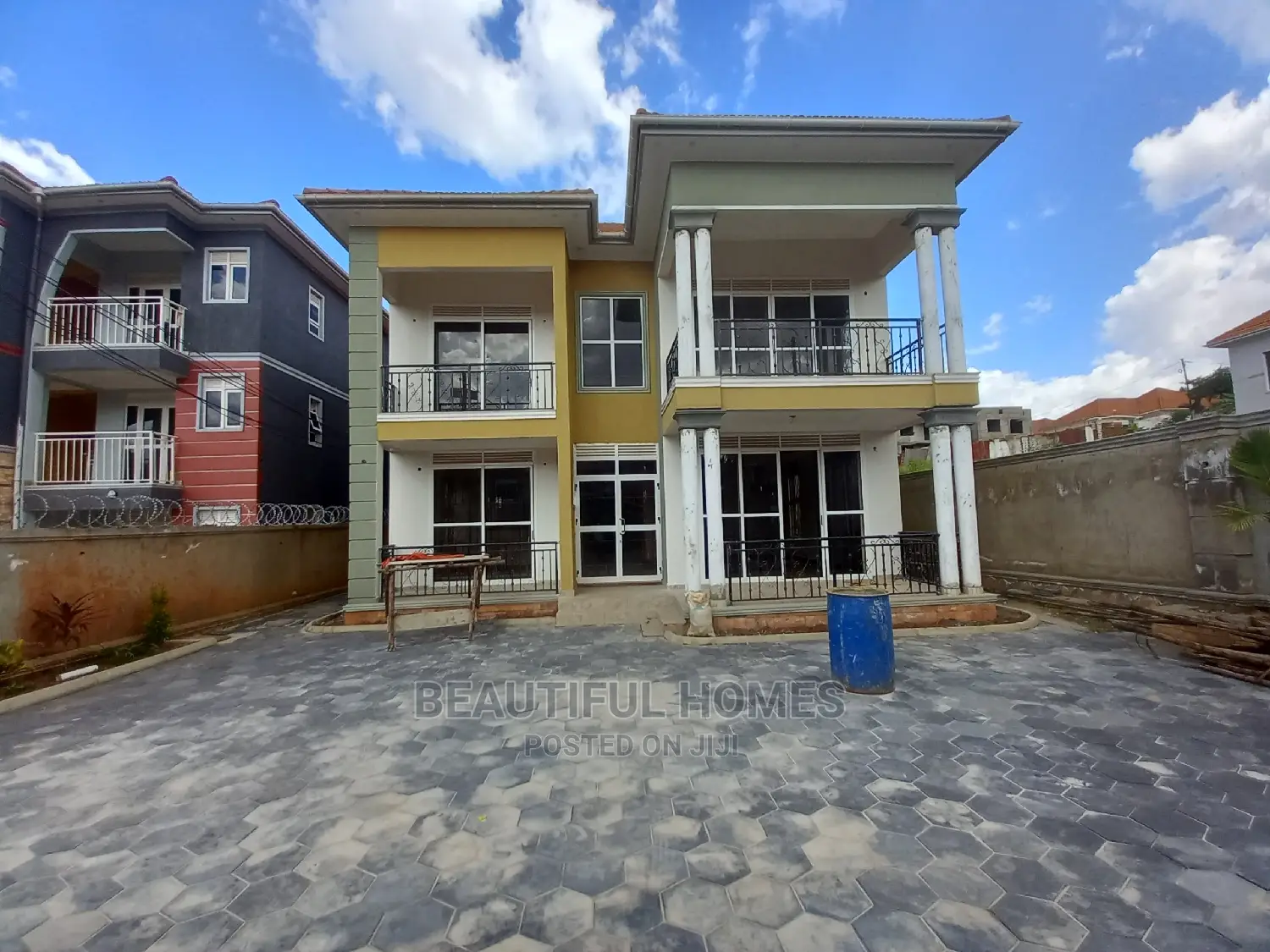 Furnished 4bdrm Mansion in Kira for Sale