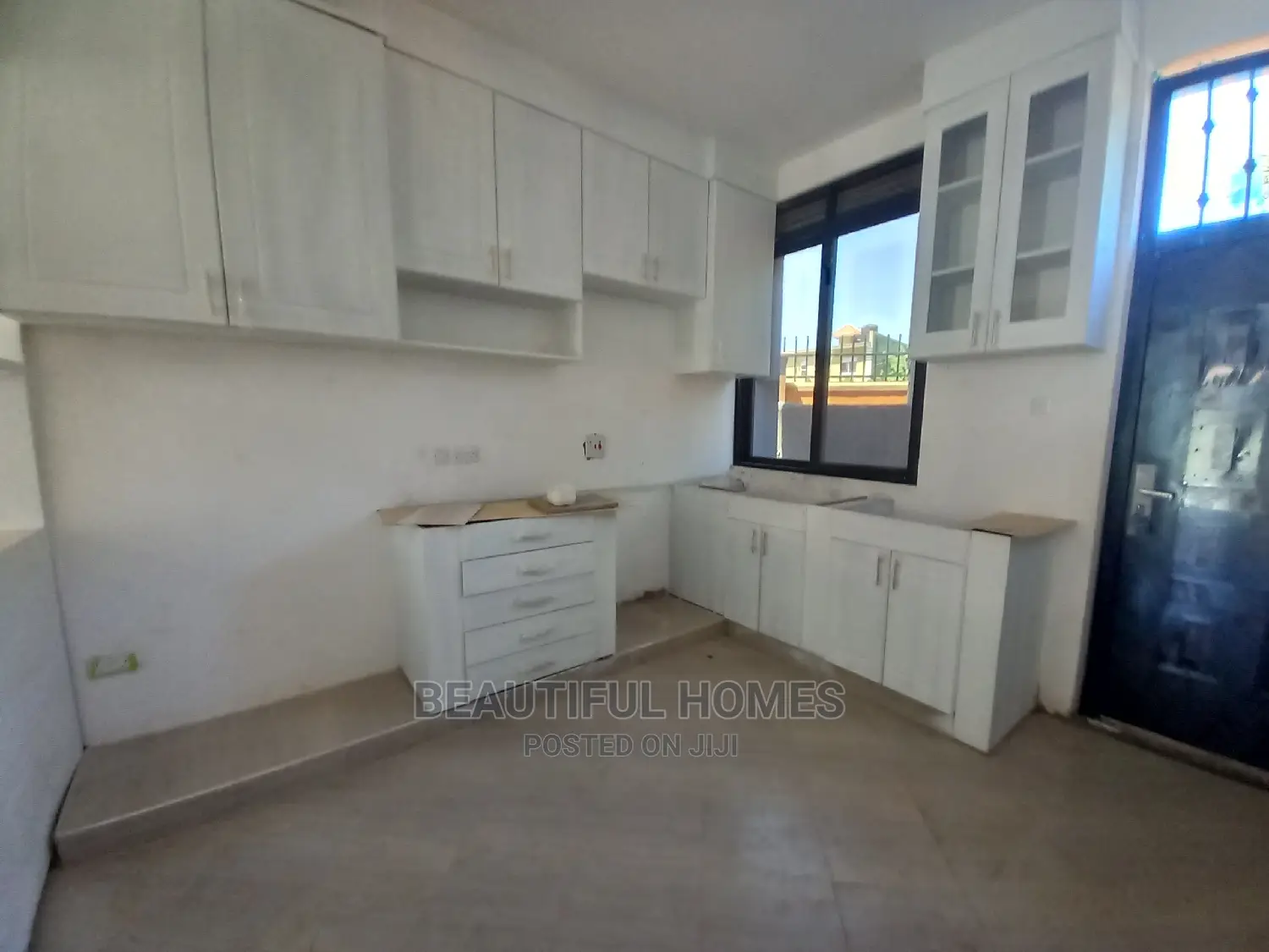 Furnished 5bdrm House in Kisaasi, Central Division for Sale
