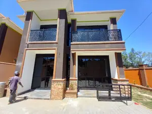 Furnished 4bdrm Maisonette in Kisaasi First Class, Central Division
