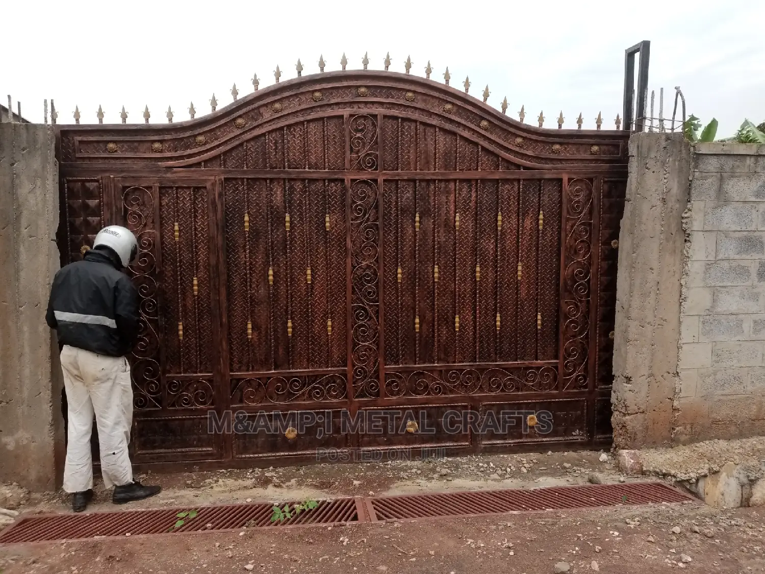 Sliding Gates and Subgates