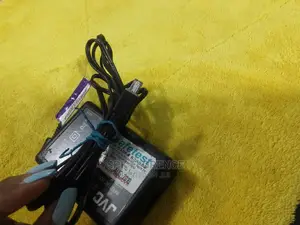 JVC 11v Camera Adapter