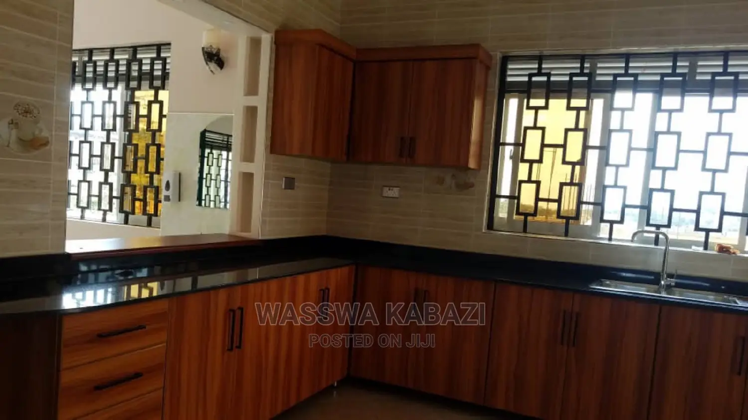 4bdrm Bungalow in Makindye for Sale