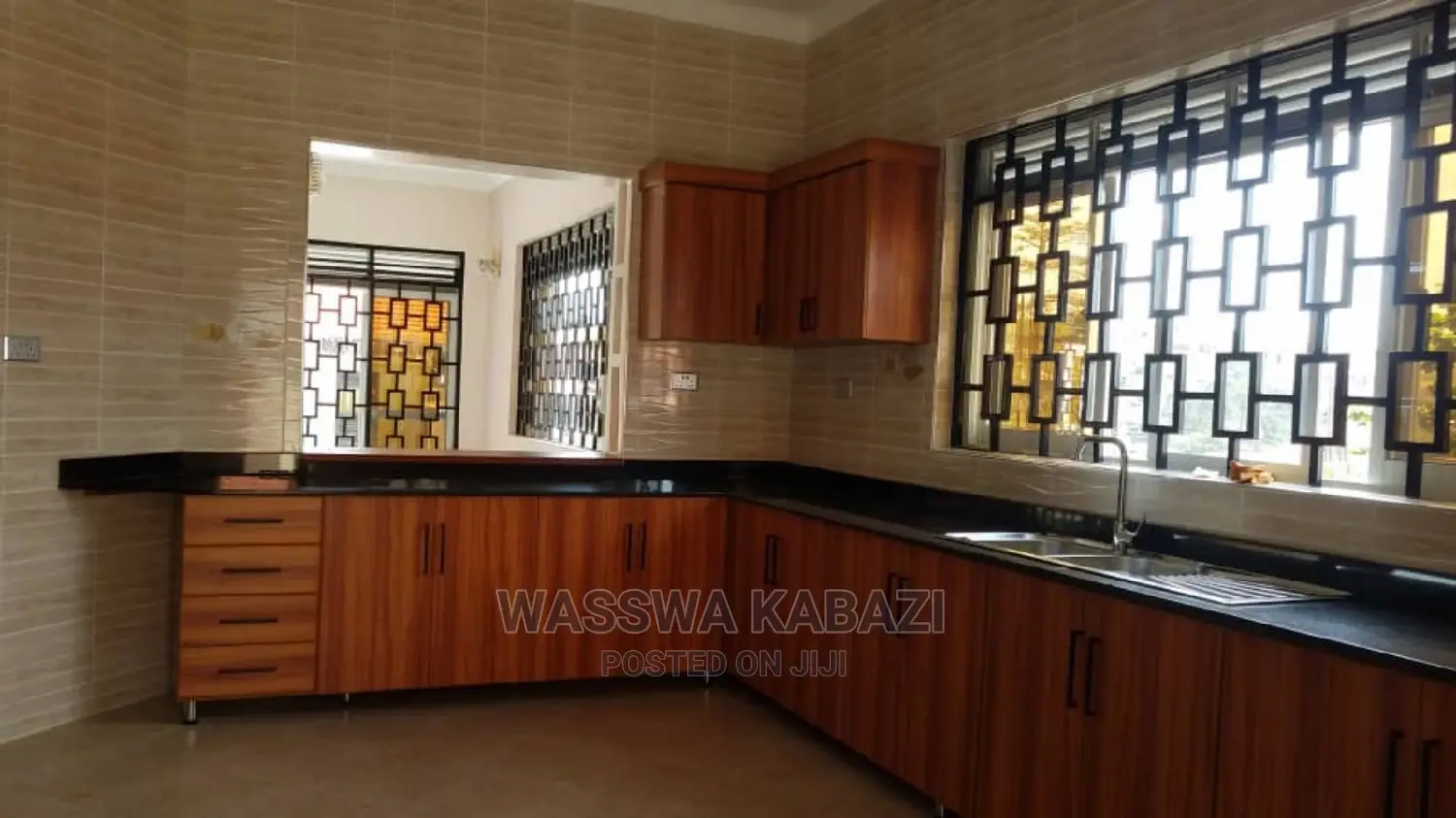4bdrm Bungalow in Makindye for Sale