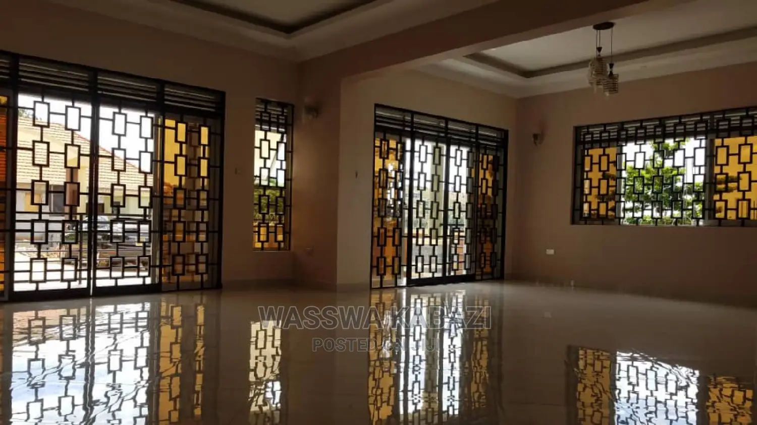 4bdrm Bungalow in Makindye for Sale