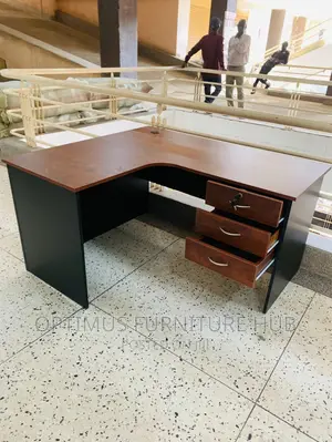 Curved Table (Brown)