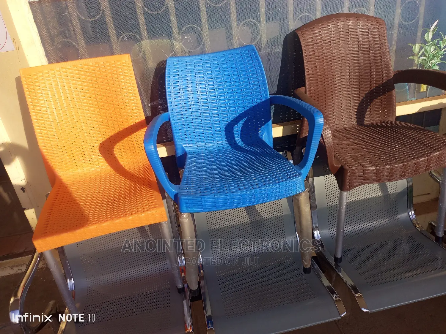 Plastic Chairs With Arms