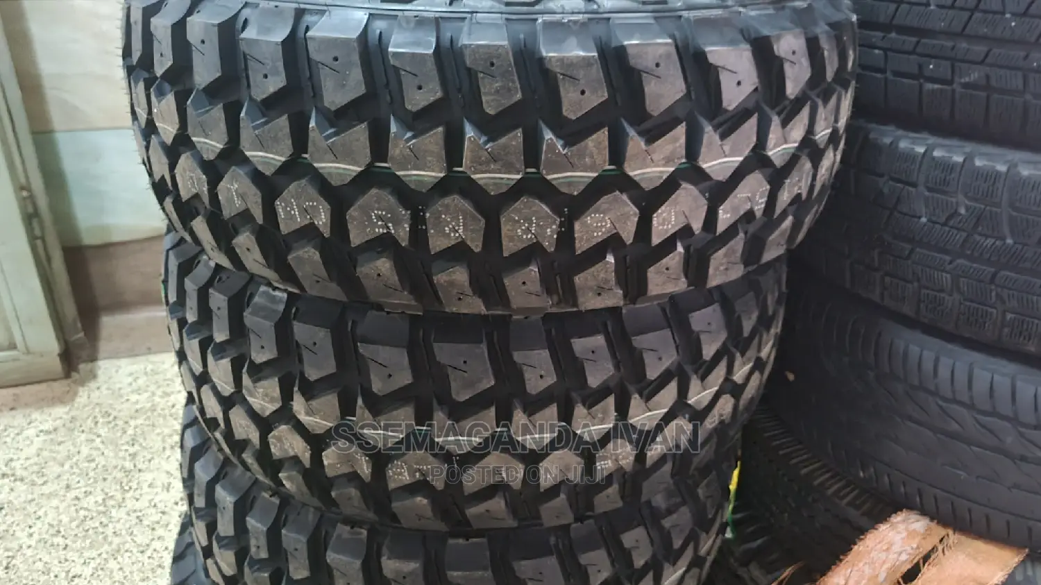31x10.5r15 M/T